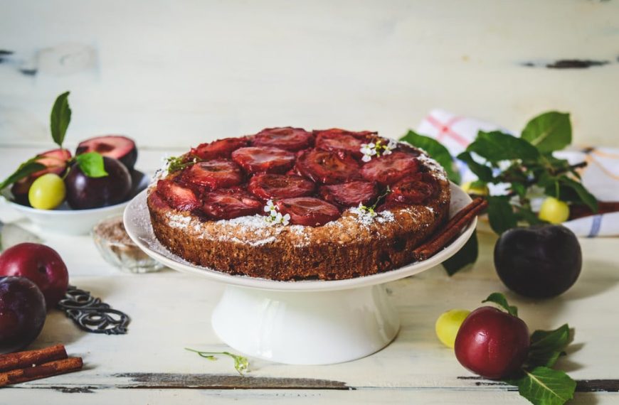 Tarte Tatin mit Pflaumen mit Karamell