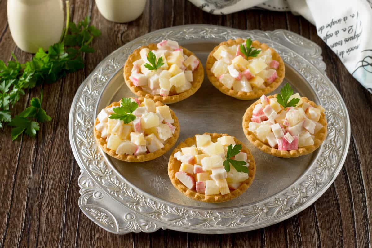 Tartelettes Snack mit Krabbenstäbchen