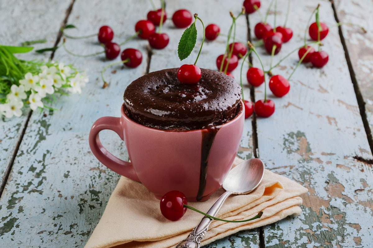 Tassenkuchen mit Schokolade aus der Mikrowelle