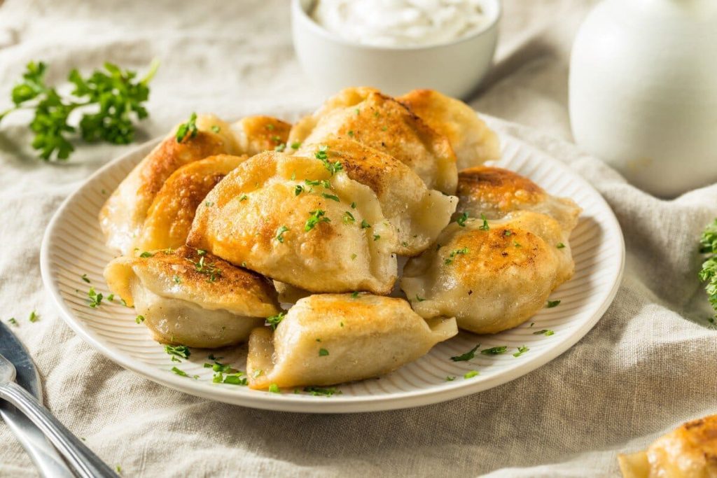 Teigtaschen mit Kartoffel-Käse-Füllung – Wareniki Maultaschen