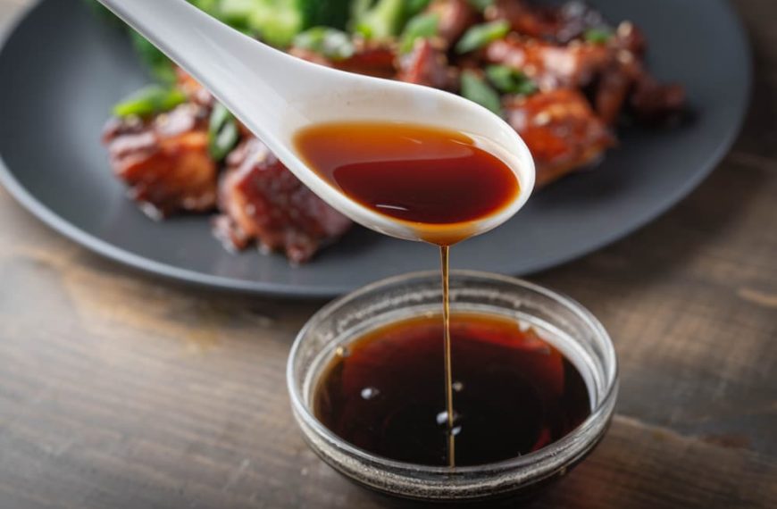 Teriyaki Sauce mit Honig und Sojasauce