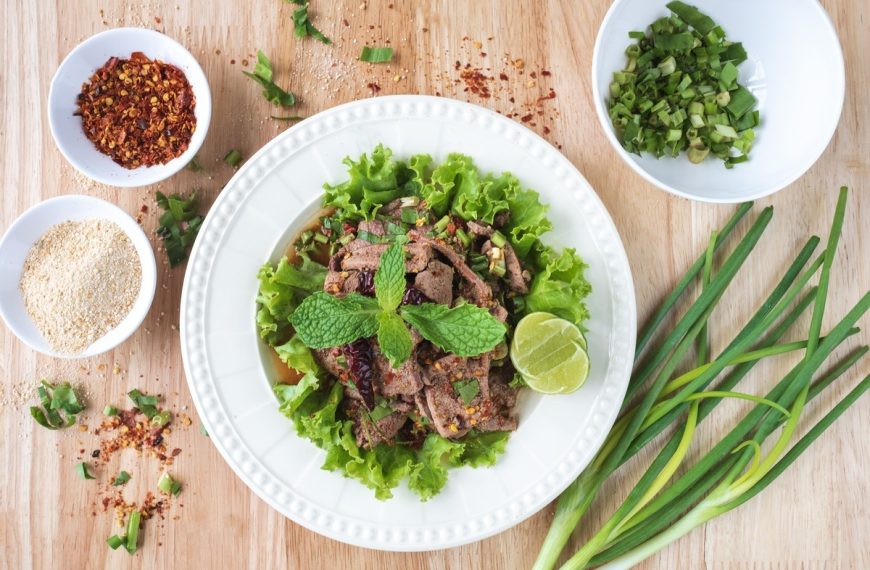 Thai Salat mit Leber und Minze
