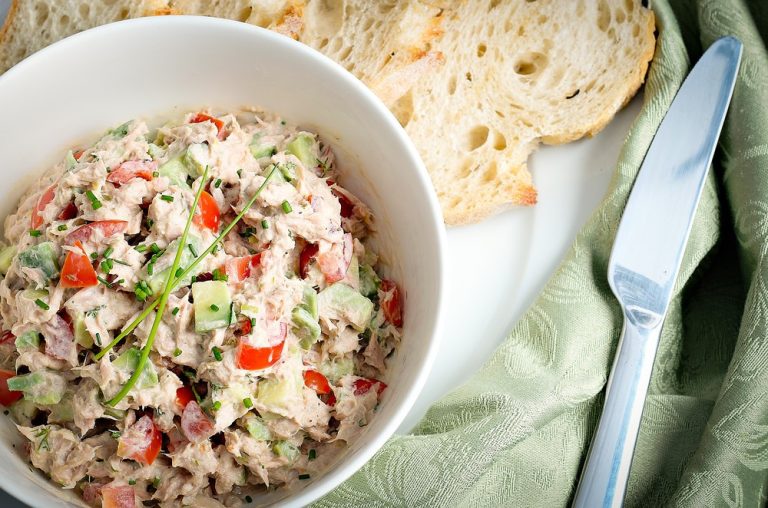 Thunfischsalat mit Paprika und Avocado