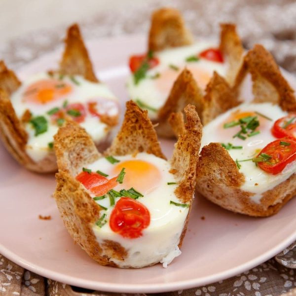 Toast Muffins mit Tomaten zum Frühstück