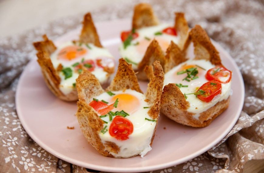 Toast Muffins mit Tomaten zum Frühstück