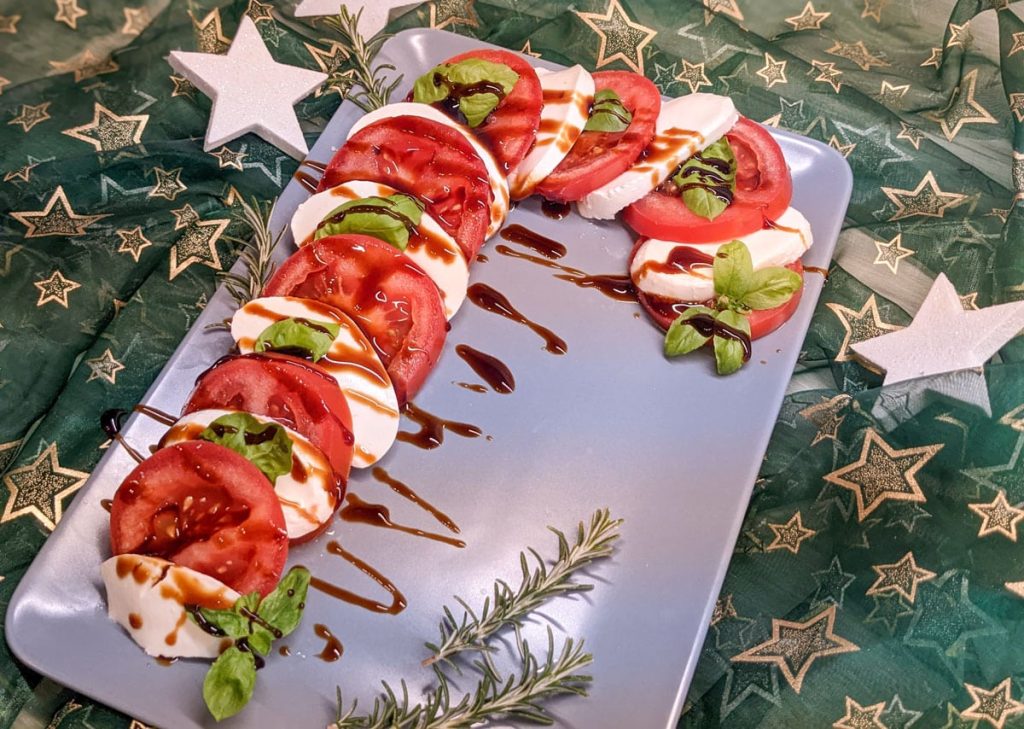 Carpaccio - Leichte italienische Tomaten Vorspeise mit Kapern