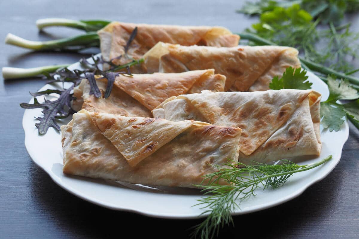 Tortilla Wraps Taschen mit herzhafter Füllung aus Gemüse und Eiern