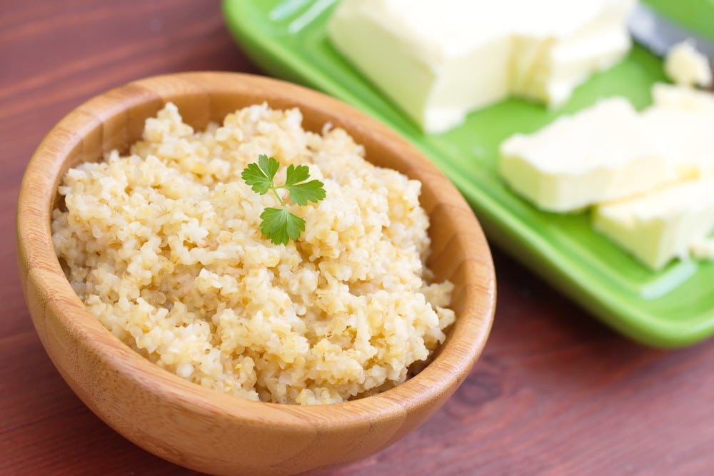 Türkischer Bulgur Weizengrütze mit Wasser