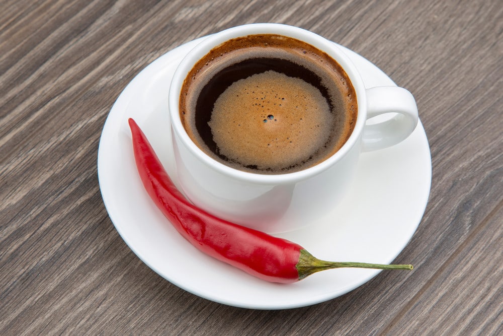 Türkischer Kaffee mit Chili und Kardamom