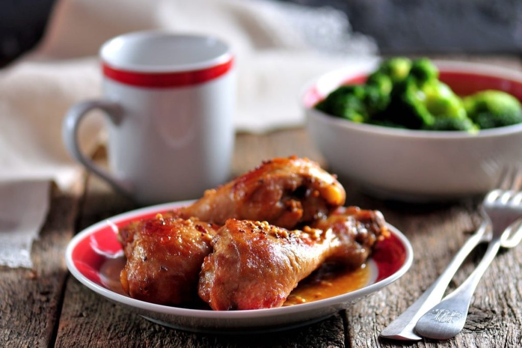 Überbackene Hähnchenkeulen in Honig-Senf-Sauce