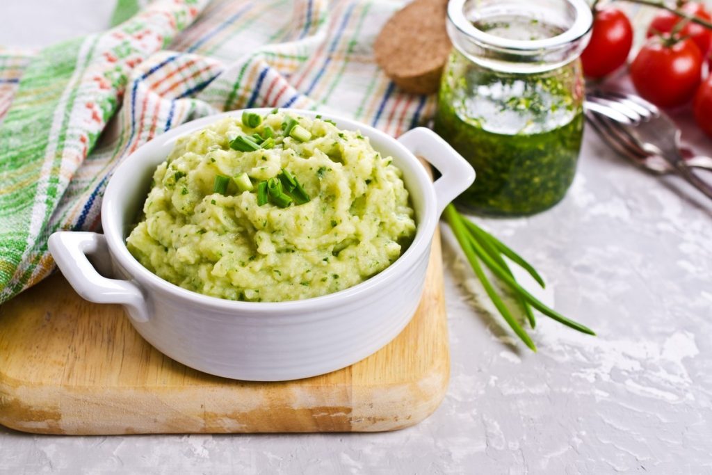 Ungewöhnliches Kartoffelpüree mit grünem Pesto