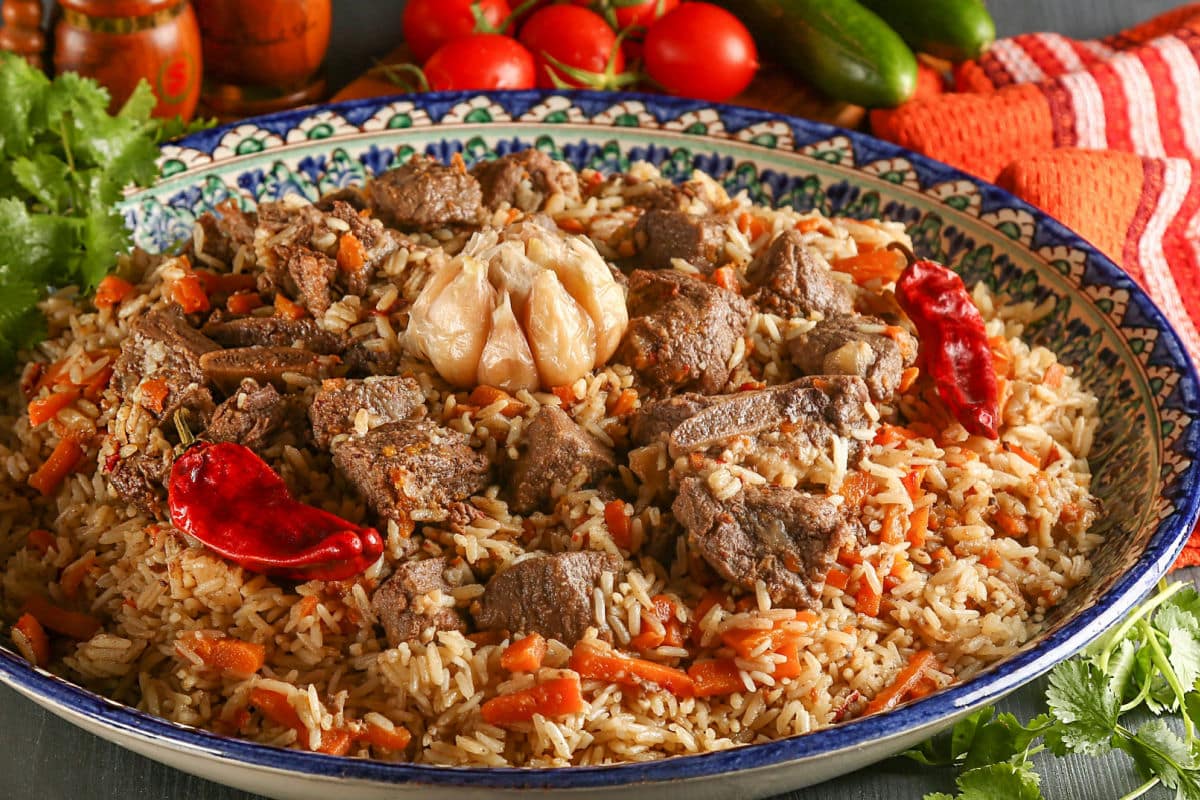 Usbekische Reispfanne Plov mit Möhren