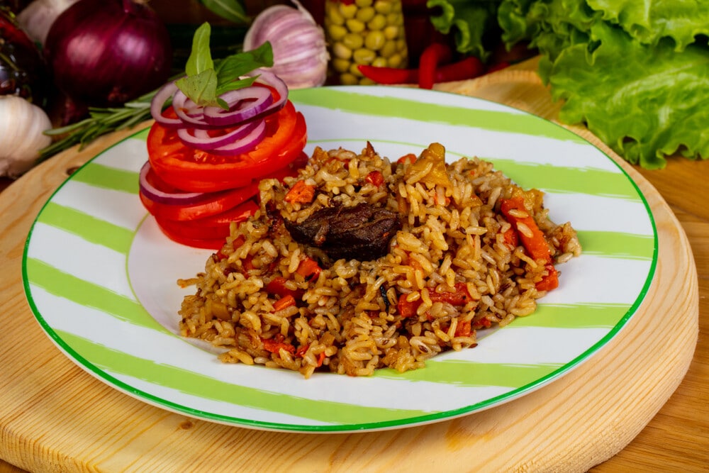 Usbekischer Plov aus Reis mit Lammfleisch