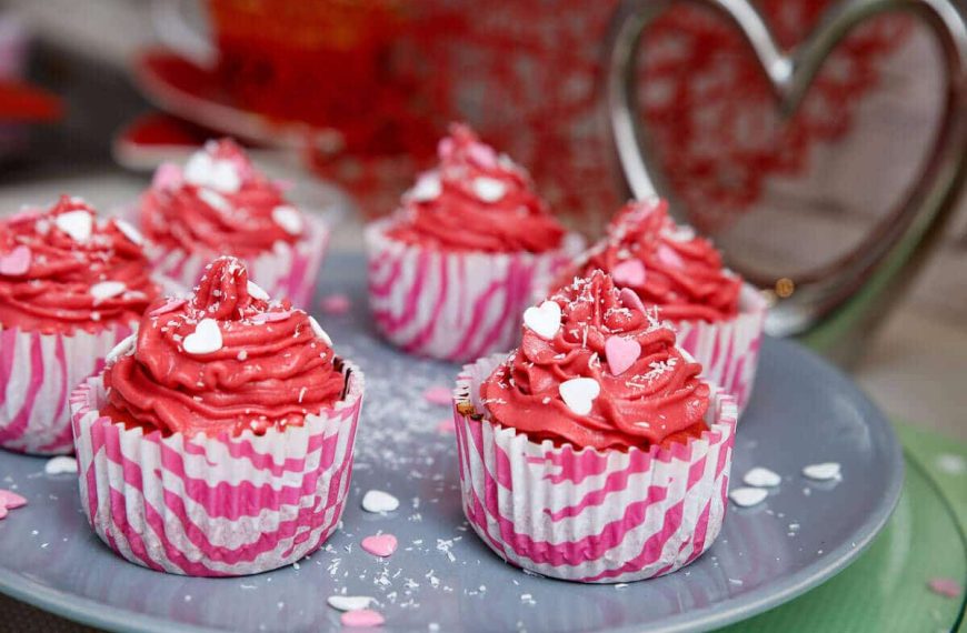 Valentinstag Cupcakes mit Frischkäse Frosting – Valentinstag Muffins
