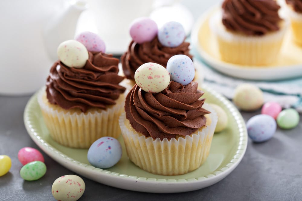 Vanille Cupcakes mit Schoko Frosting zu Ostern backen