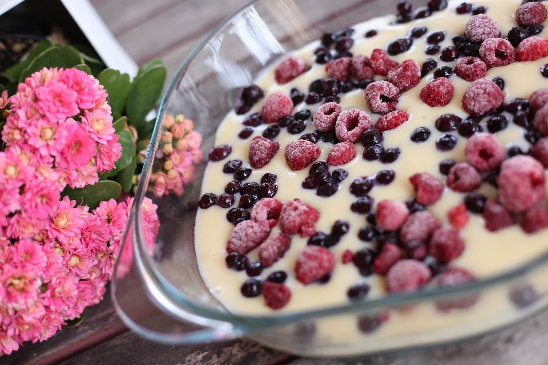 Vanillepudding mit Beeren als Dessertidee