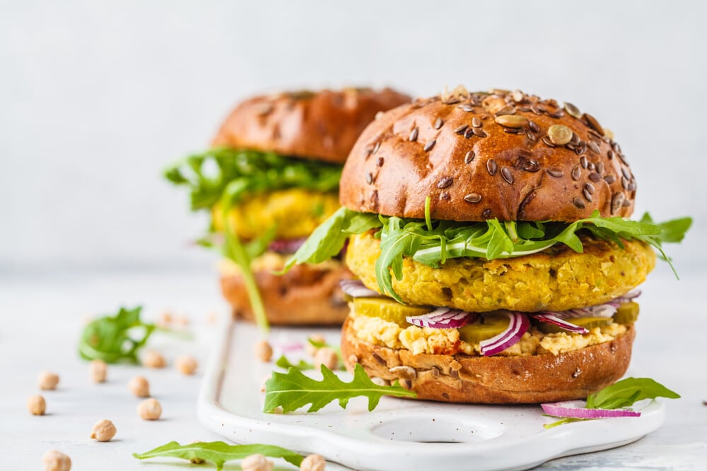 Vegane Burger aus Hummus und Kichererbsen Patty