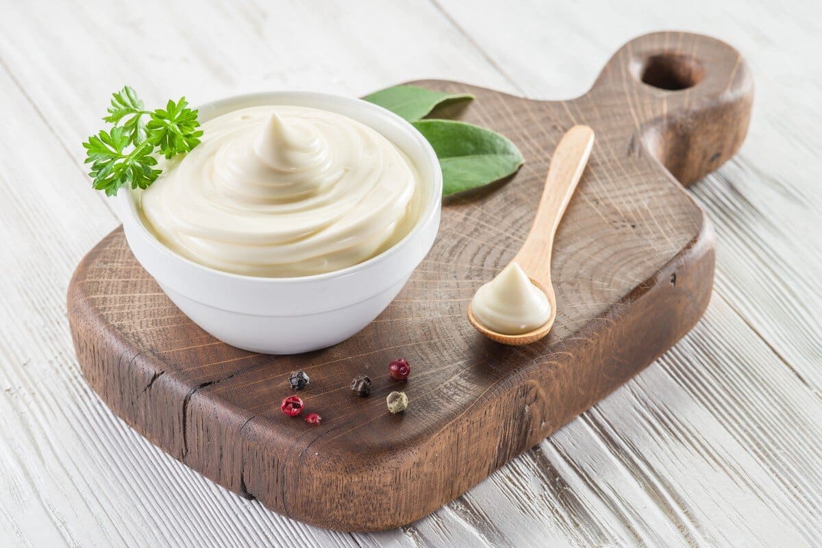 Vegane Mayonnaise aus Kichererbsen Aquafaba und Öl selbstgemacht