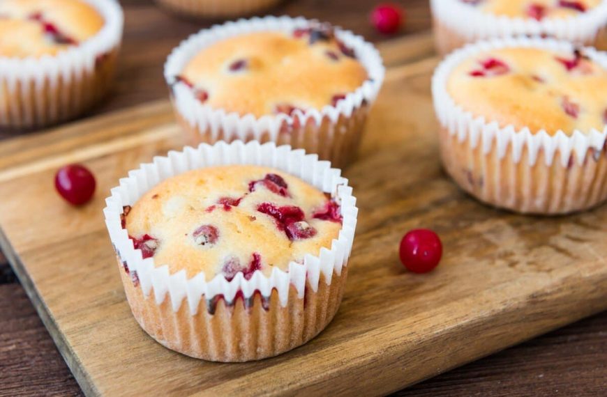 Vegane Muffins ohne Eier mit Cranberries und Apfelmus