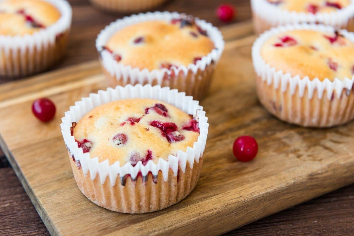 Vegane Muffins ohne Eier mit Cranberries und Apfelmus
