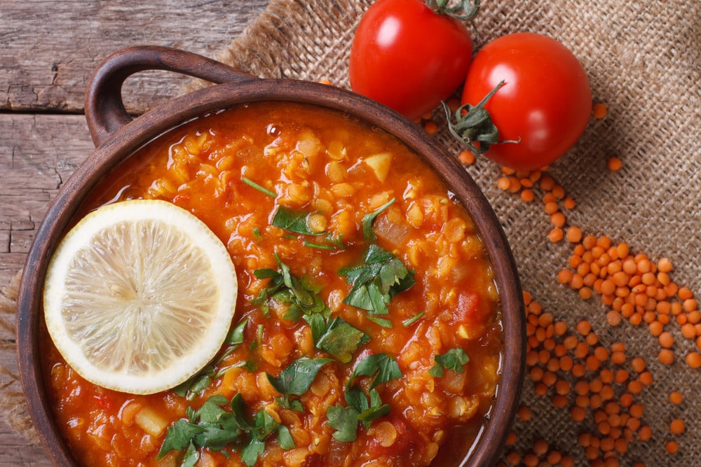 Vegane Tomatensuppe mit Linsen und Kartoffeln