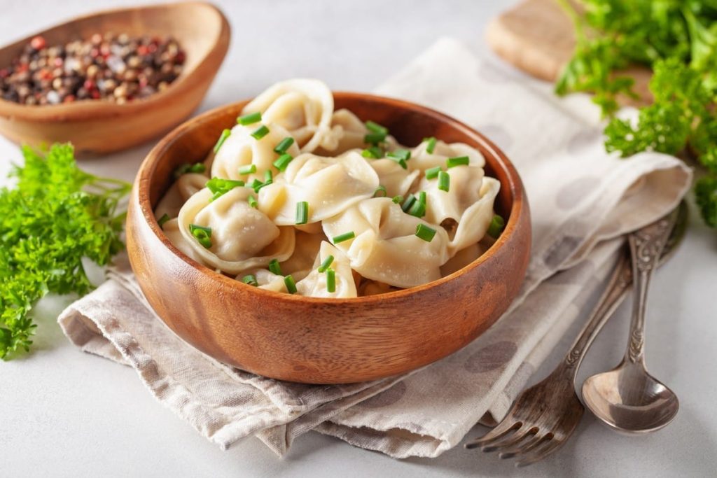 Vegane russische Teigtaschen mit Rettich