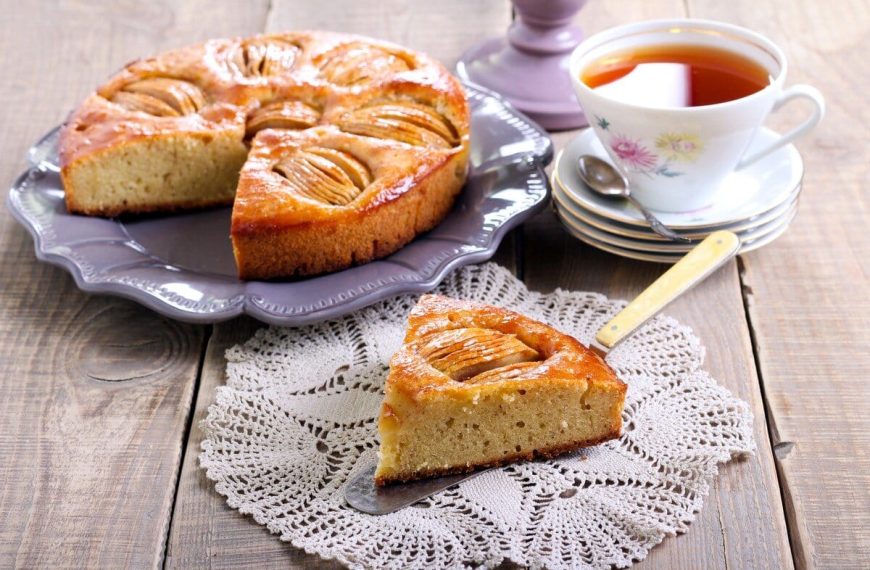 Veganer Apfelkuchen mit Apfelmus, Pflanzenmilch und Kokosöl