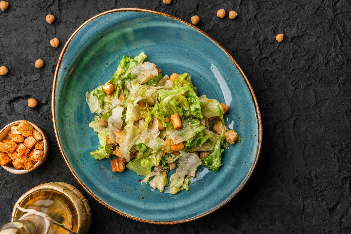 Veganer Caesar Salat mit Kichererbsen