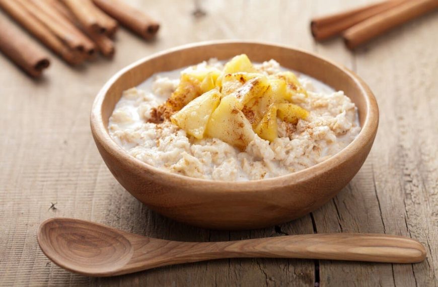 Veganer Haferflocken Porridge mit Kokosmilch und Vanille