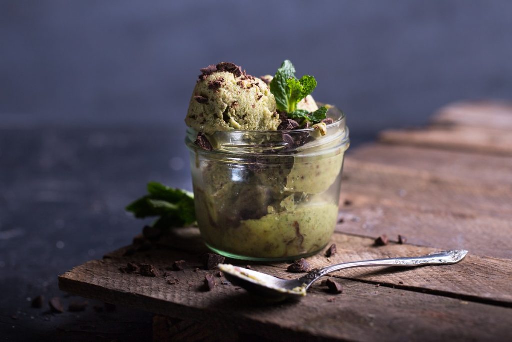 Veganes Eis mit Avocado