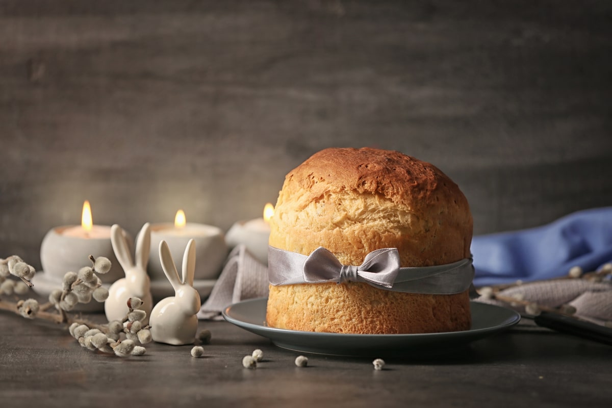 Veganes Osterbrot mit Rosinen ohne Milch und Eier