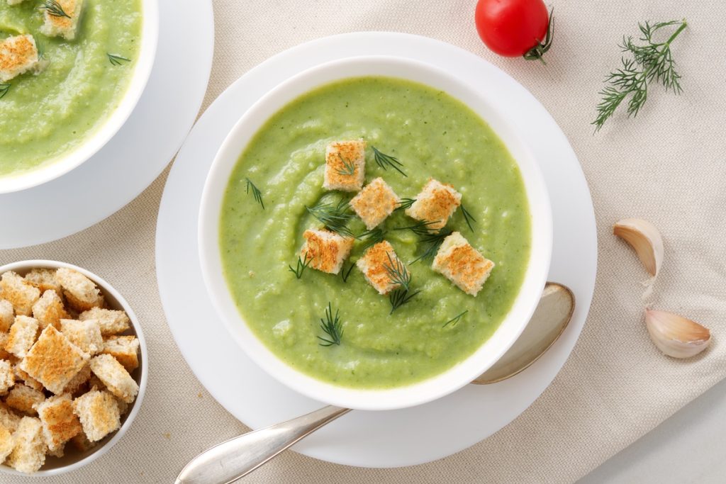 Vegetarische Cremesuppe mit Brokkoli
