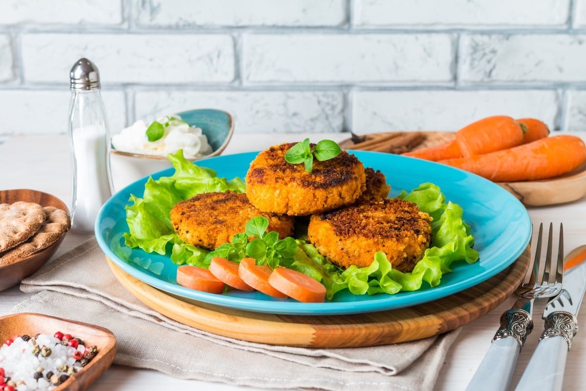 Vegetarische Gemüsefrikadellen mit Karotten