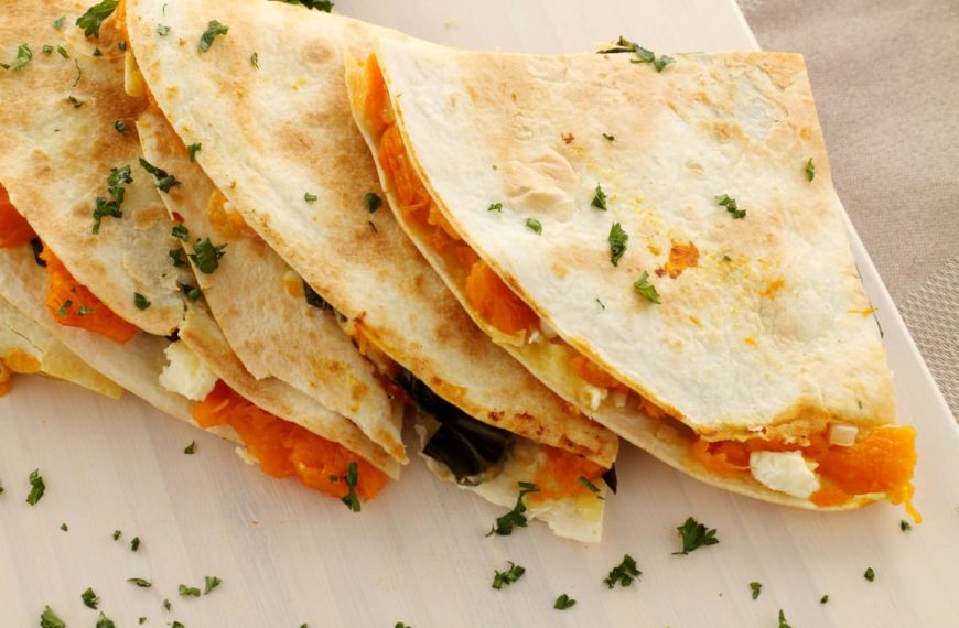 Vegetarische Quesadilla mit Kürbis und Käse