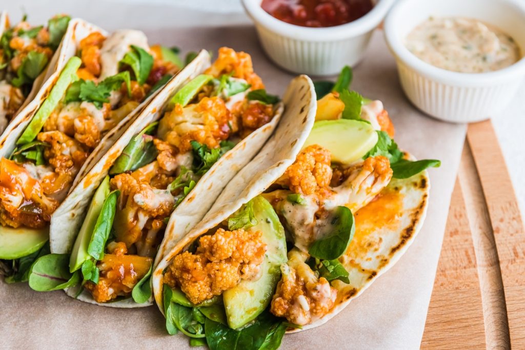 Vegetarische Tacos mit Blumenkohl und Avocado