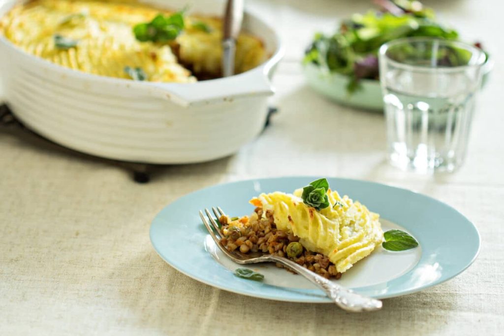 Vegetarischer Kartoffelauflauf mit Linsen