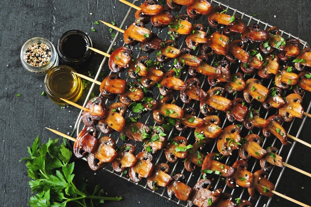 Vegetarischer Schaschlik aus Champignons und Sojasauce - Grillrezepte