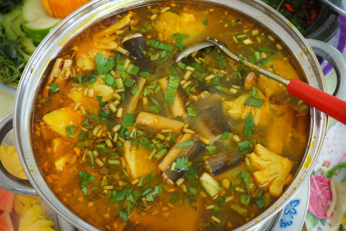 Vietnamesische Kürbissuppe mit Fleisch