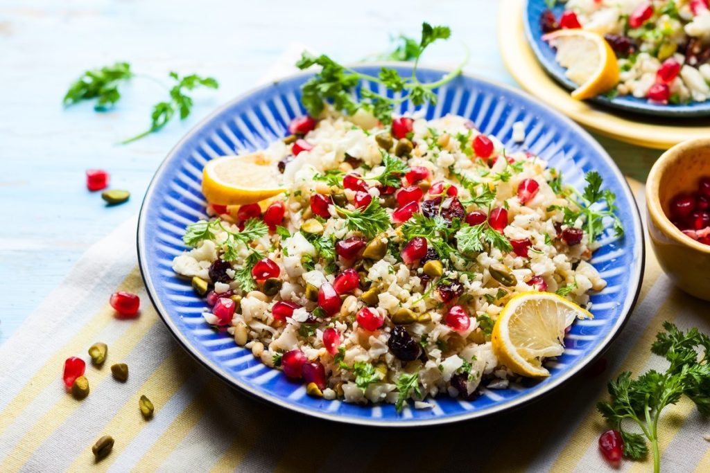 Warmer Blumenkohlsalat mit Granatapfel