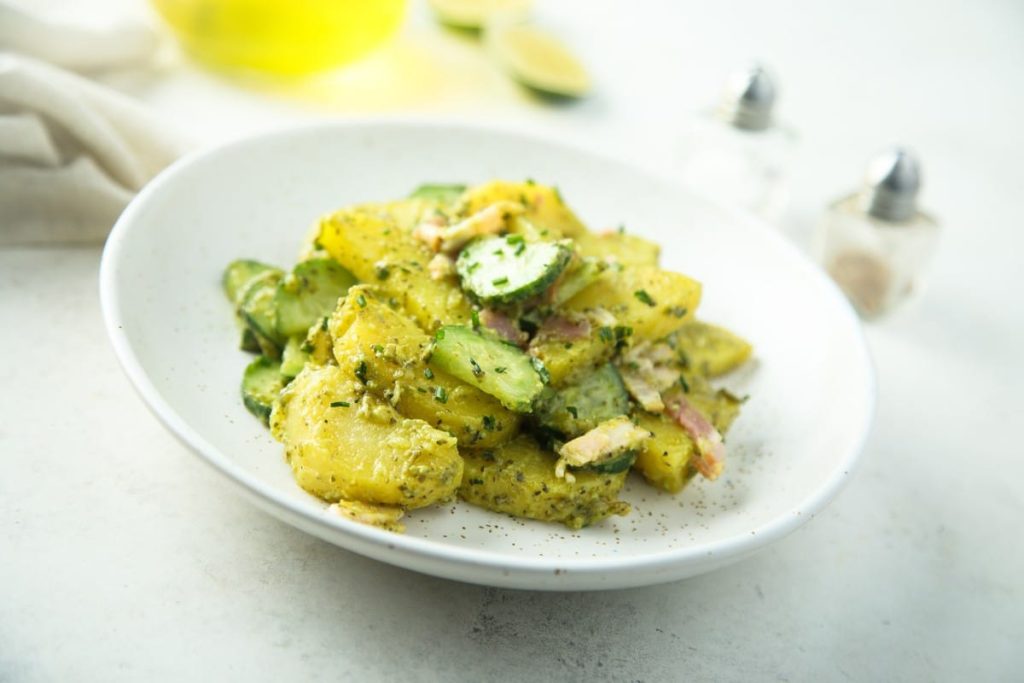 Warmer Kartoffelsalat mit Speck und Pesto
