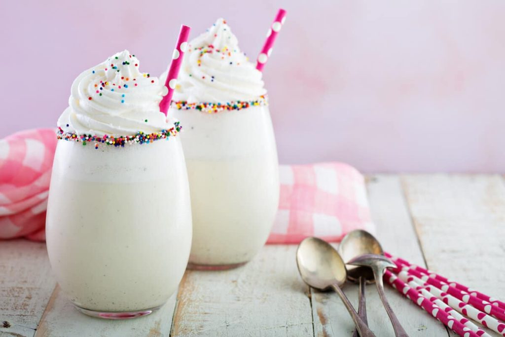 Warmer Milchshake mit Milchmädchen