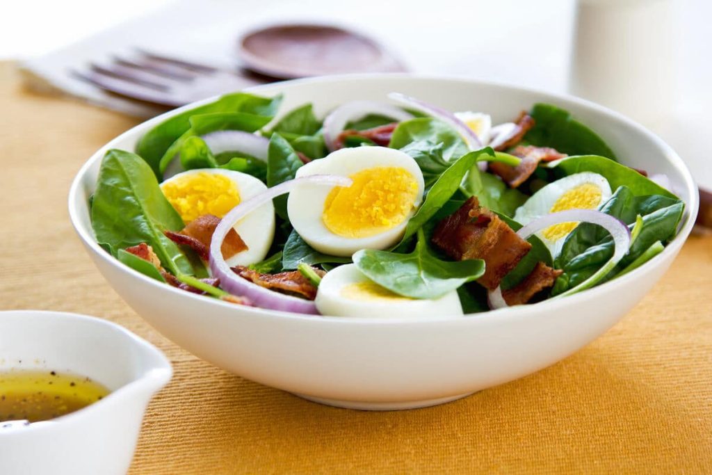 Warmer Spinatsalat mit Champignons