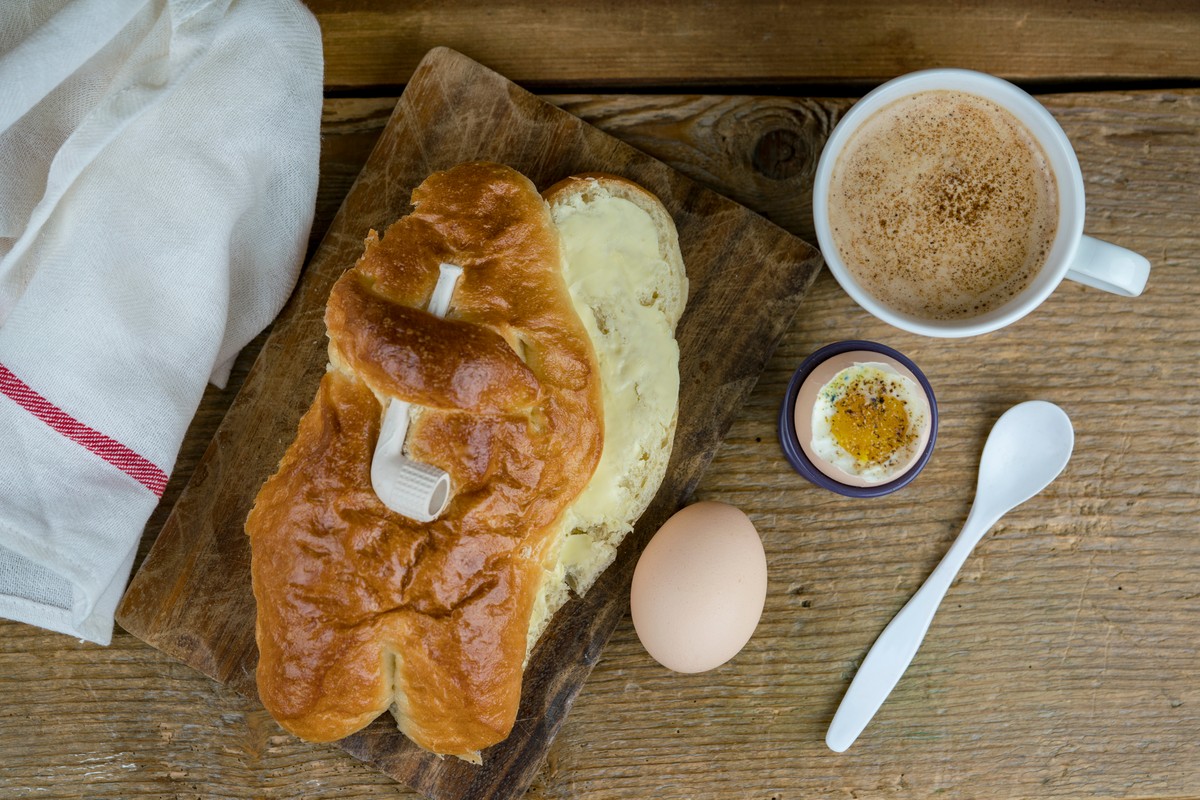 Weckmann Hefegebäck mit Tonpfeife zum Frühstück