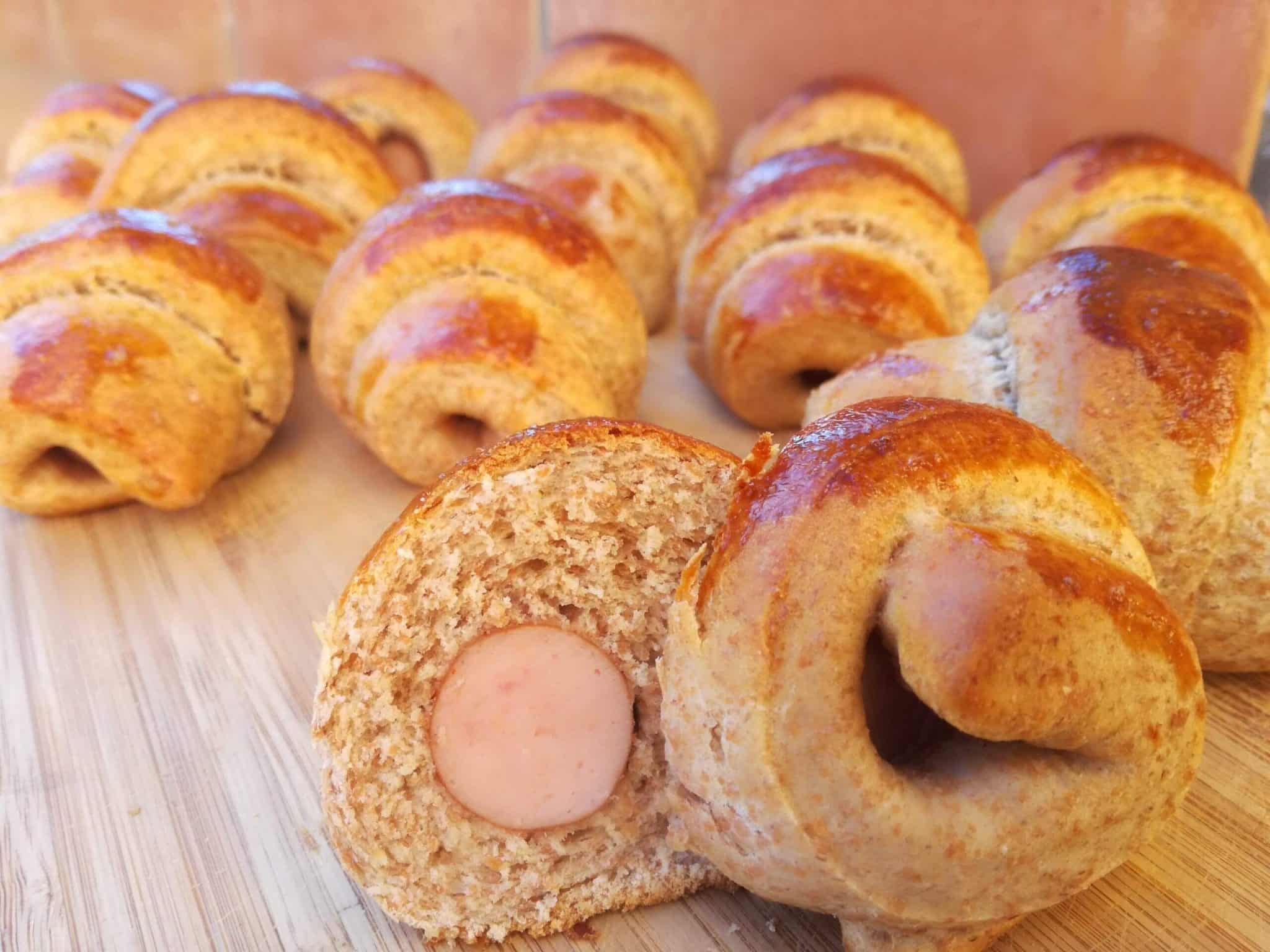 Weiche Würstchen im Schlafrock als Snack