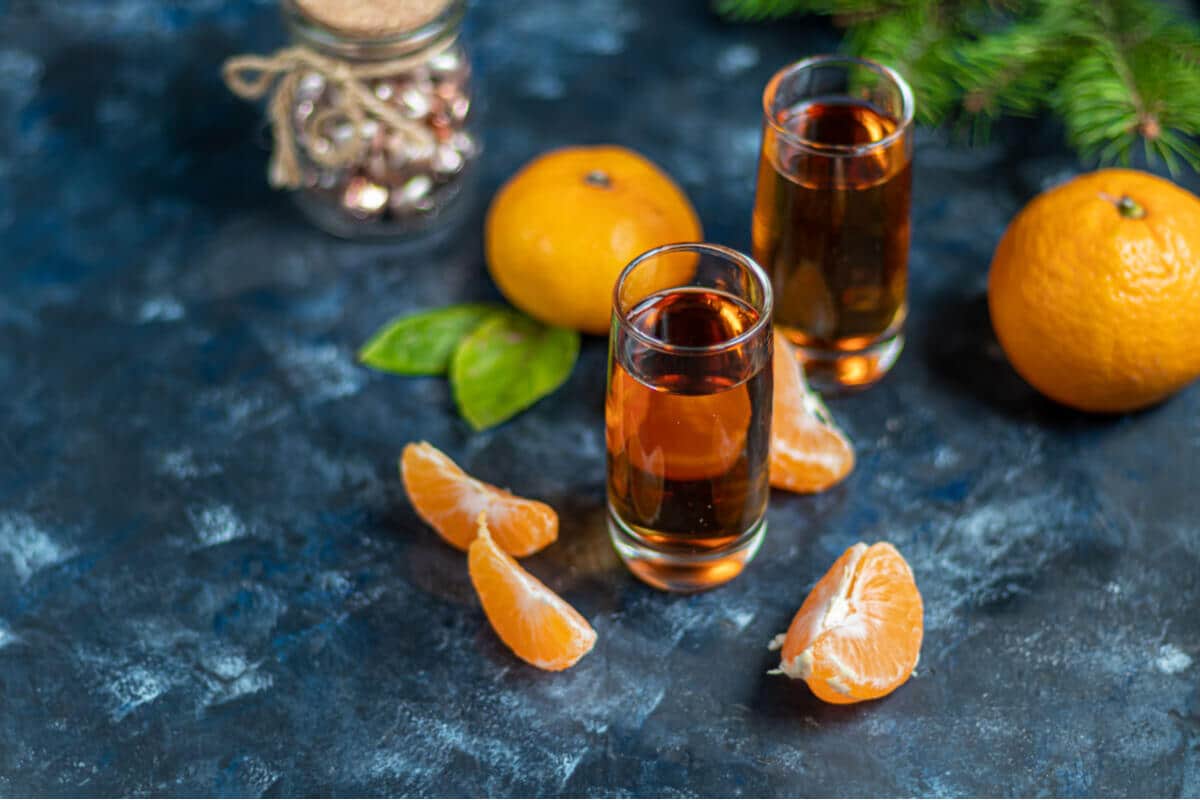Weicher Mandarinen Likör mit Cognac und Nelken