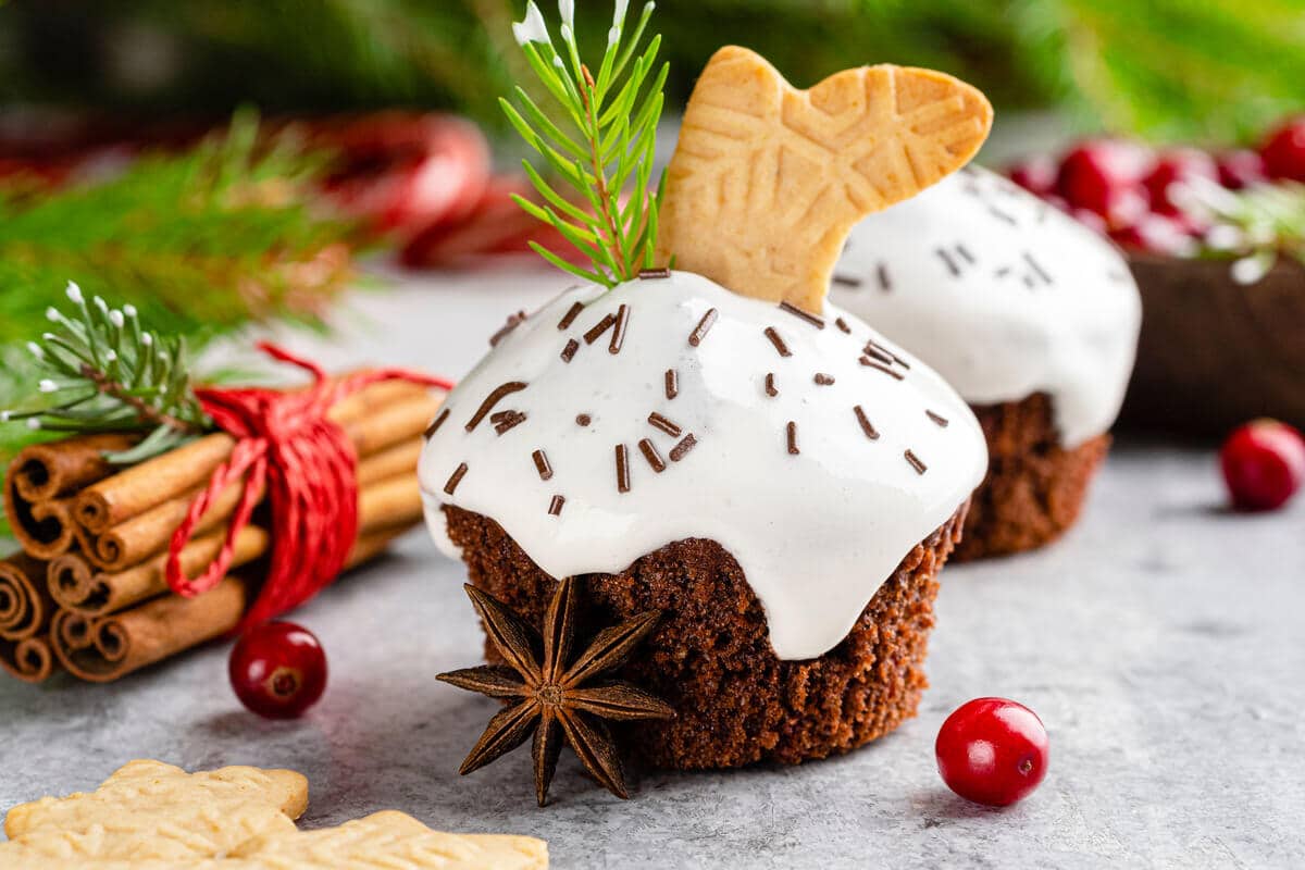 Weihnachtsmuffins mit Lebkuchengewürz und Punsch