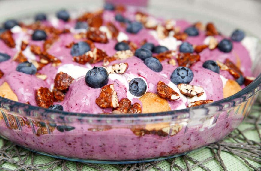 Windbeutel Dessert mit Heidelbeeren, Mascarpone, Quark und Joghurt