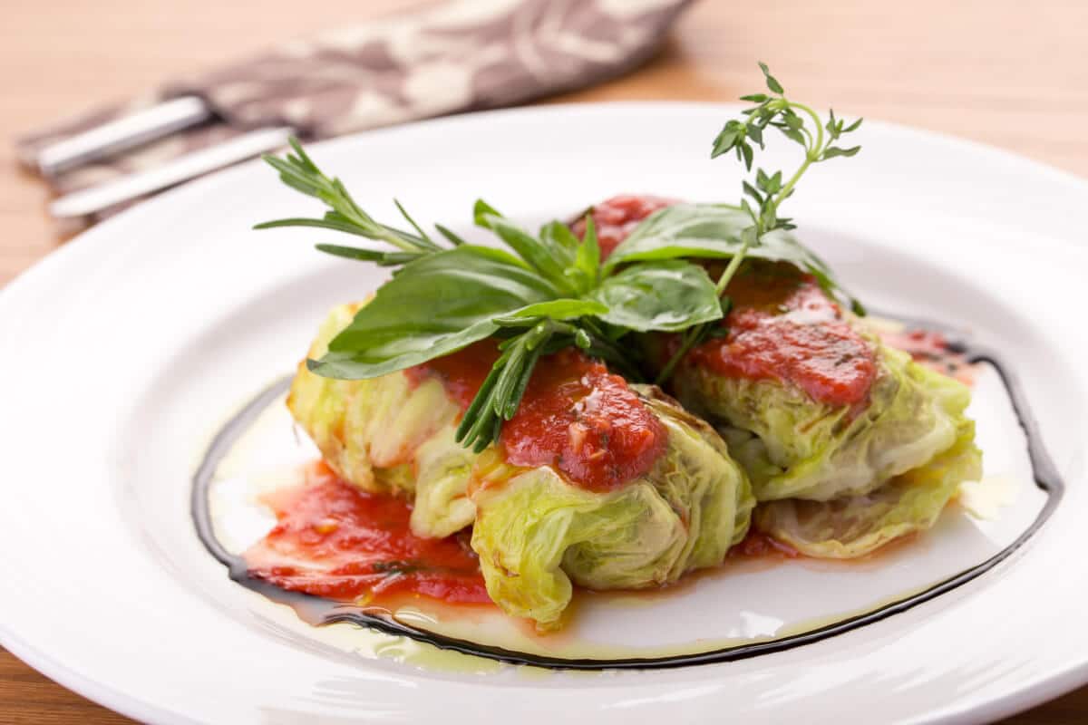 Wirsingrouladen mit Hackfleisch aus dem Backofen