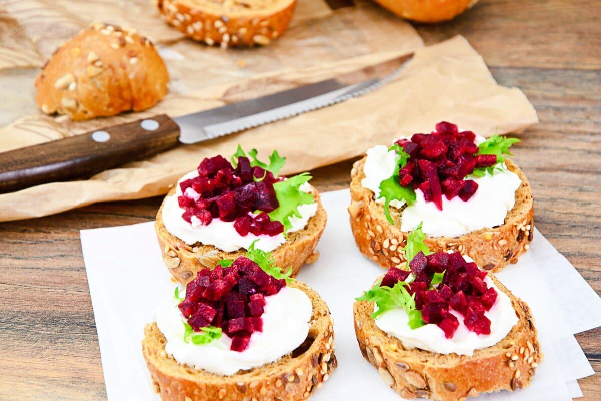 Würzige Bruschetta mit Roter Bete