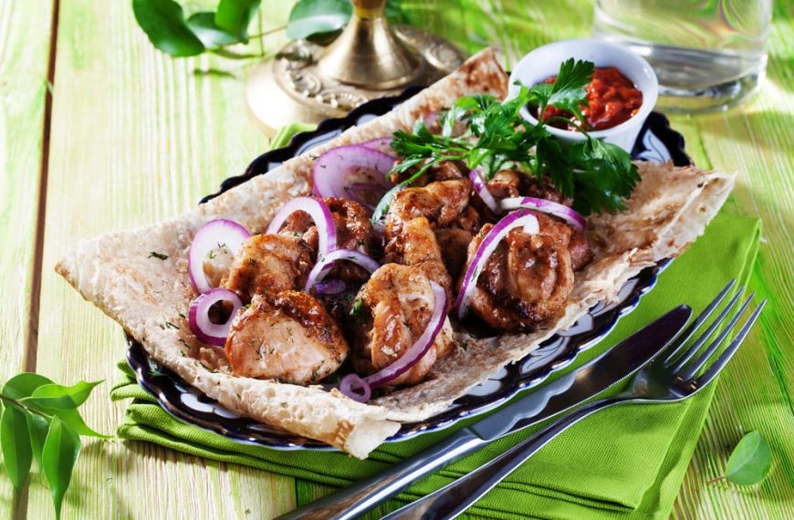 Würzige Grillmarinade mit Zwiebeln, Sojasauce und Zitronensaft